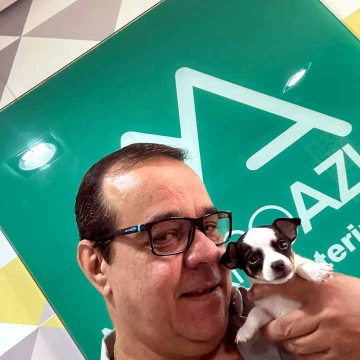 Dr. Emerson com um cãozinho